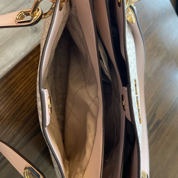 Michael Kors medium logo tote. Never been used. Vanilla with soft pink straps. - Picture 1 of 4